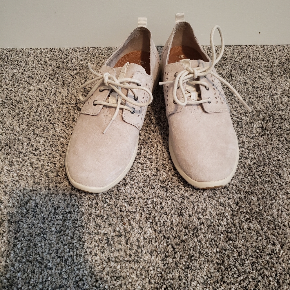 Toms - Picture 3 of 6